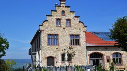 Altbau mit neuen Holzfenstern